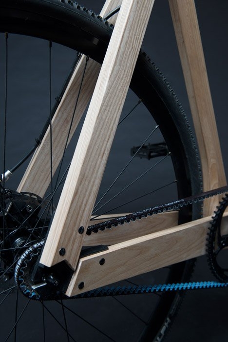 Деревянный велосипед с напечатанными деталями