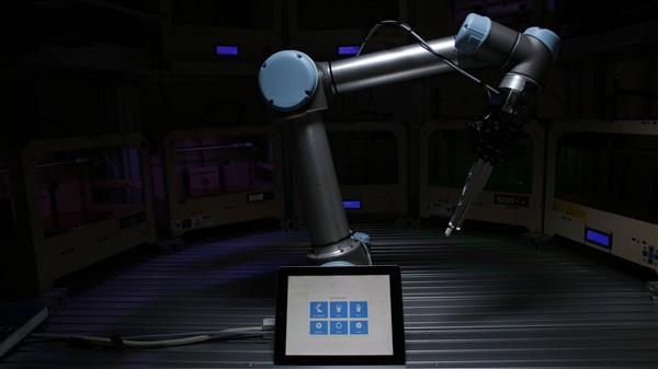 Робот, который может управлять 3д принтерами