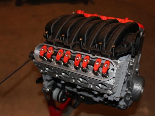 Работающая реплика двигателя Chevrolet Camaro V8 LS3